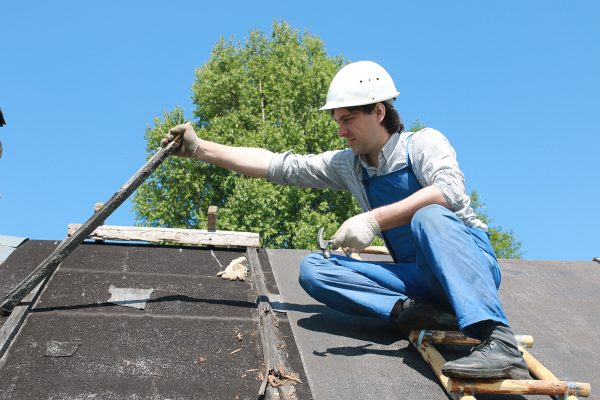 a-man-in-the-form-of-a-builder-repairs-a-house-2026-01-11-10-02-51-utc